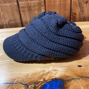 DARK GRAY C.C RIBBED KNIT HAT WITH BRIM